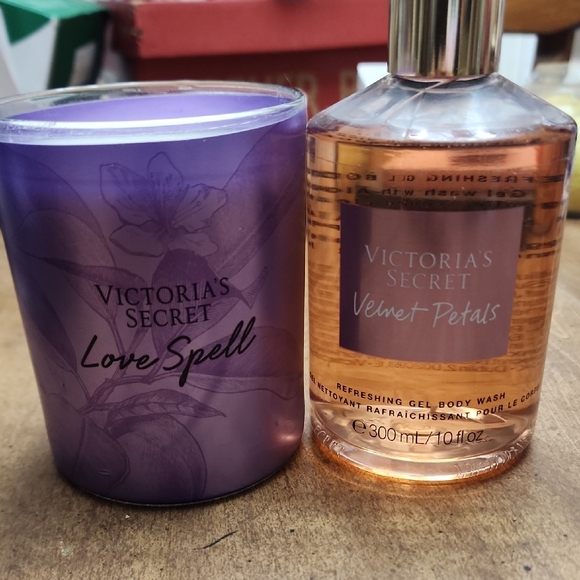 *Bo* NWT Victoria's Secret Love Spell Candle and Velvet Petals Body Wash - Picture 1 of 1
